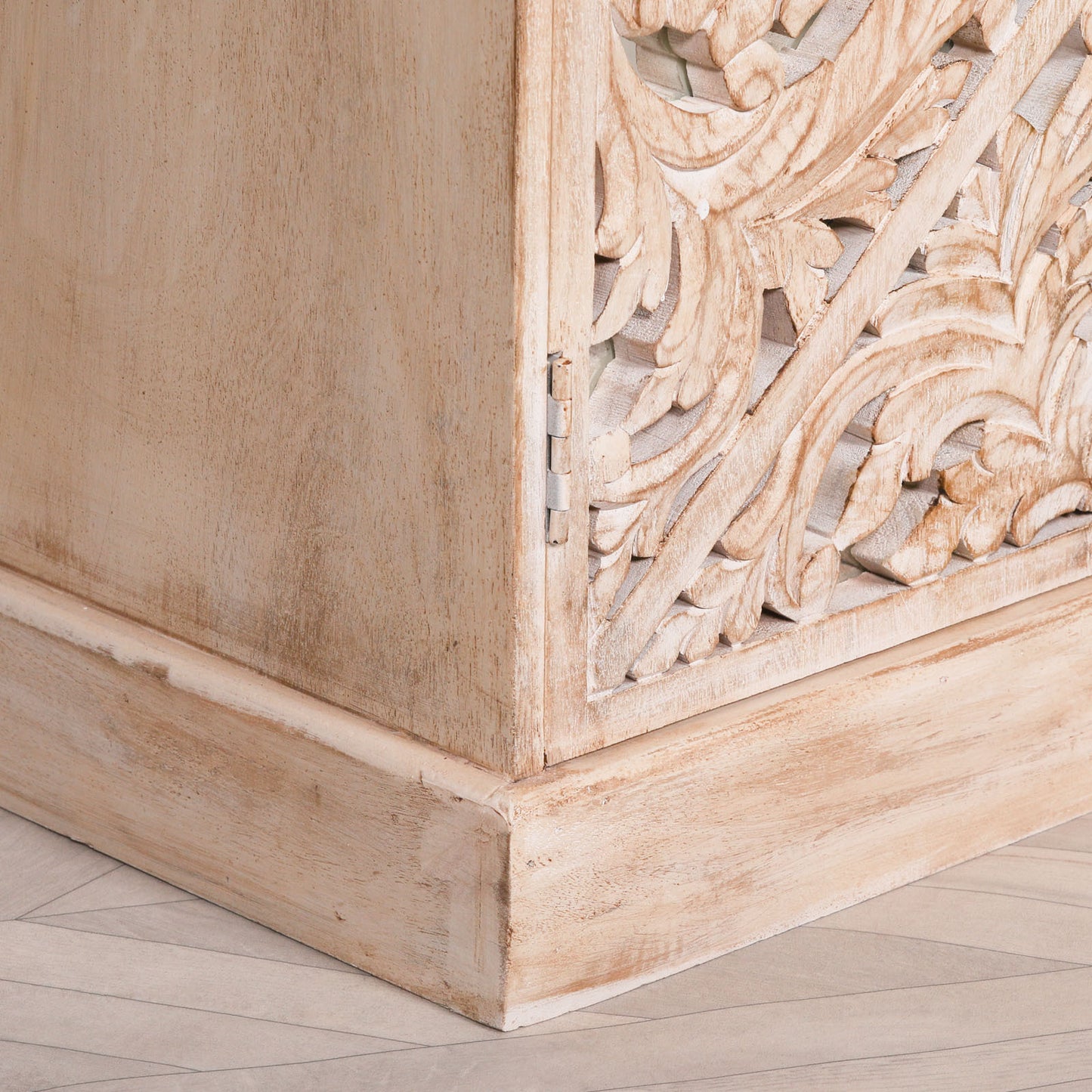 Solmere Ornate Carved Mango Wood Sideboard with Mirror Doors