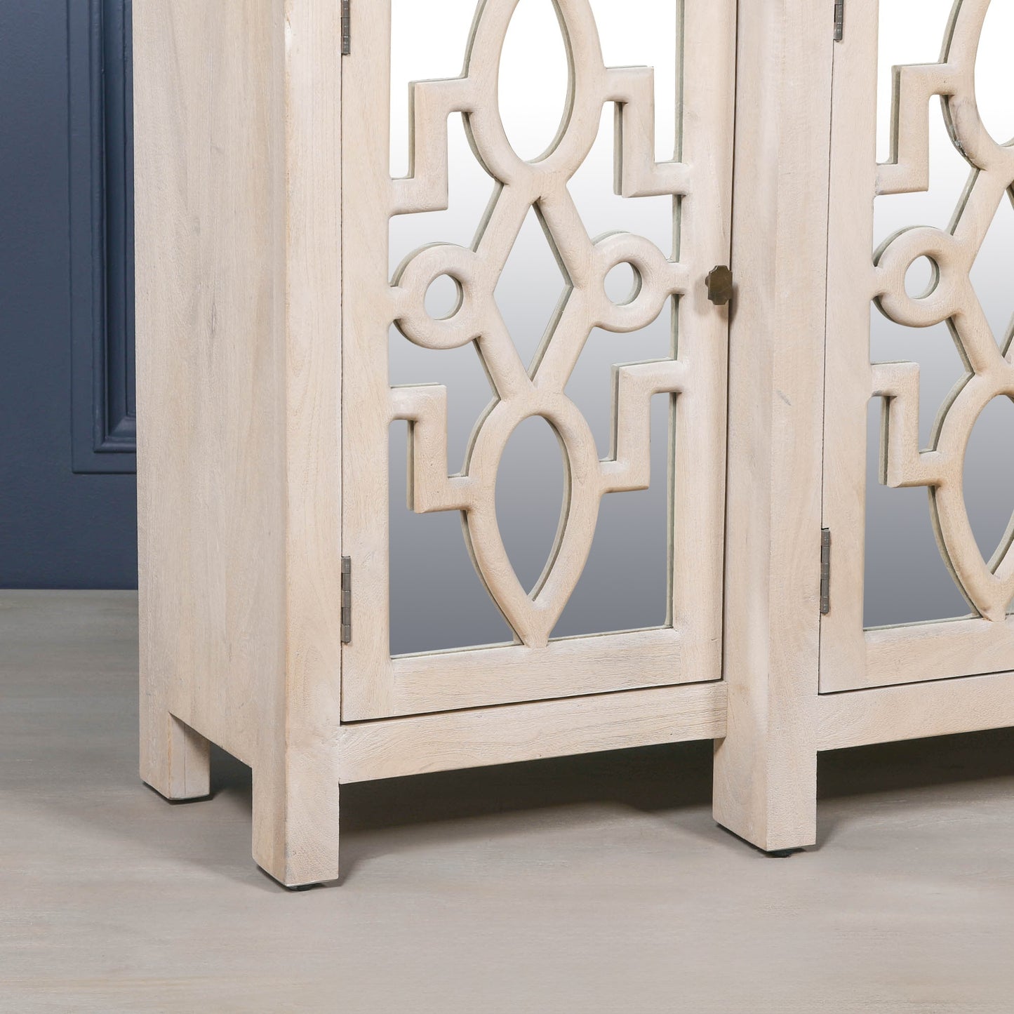 Solmere 4-Door Mirrored Breakfront Mango Wood Sideboard