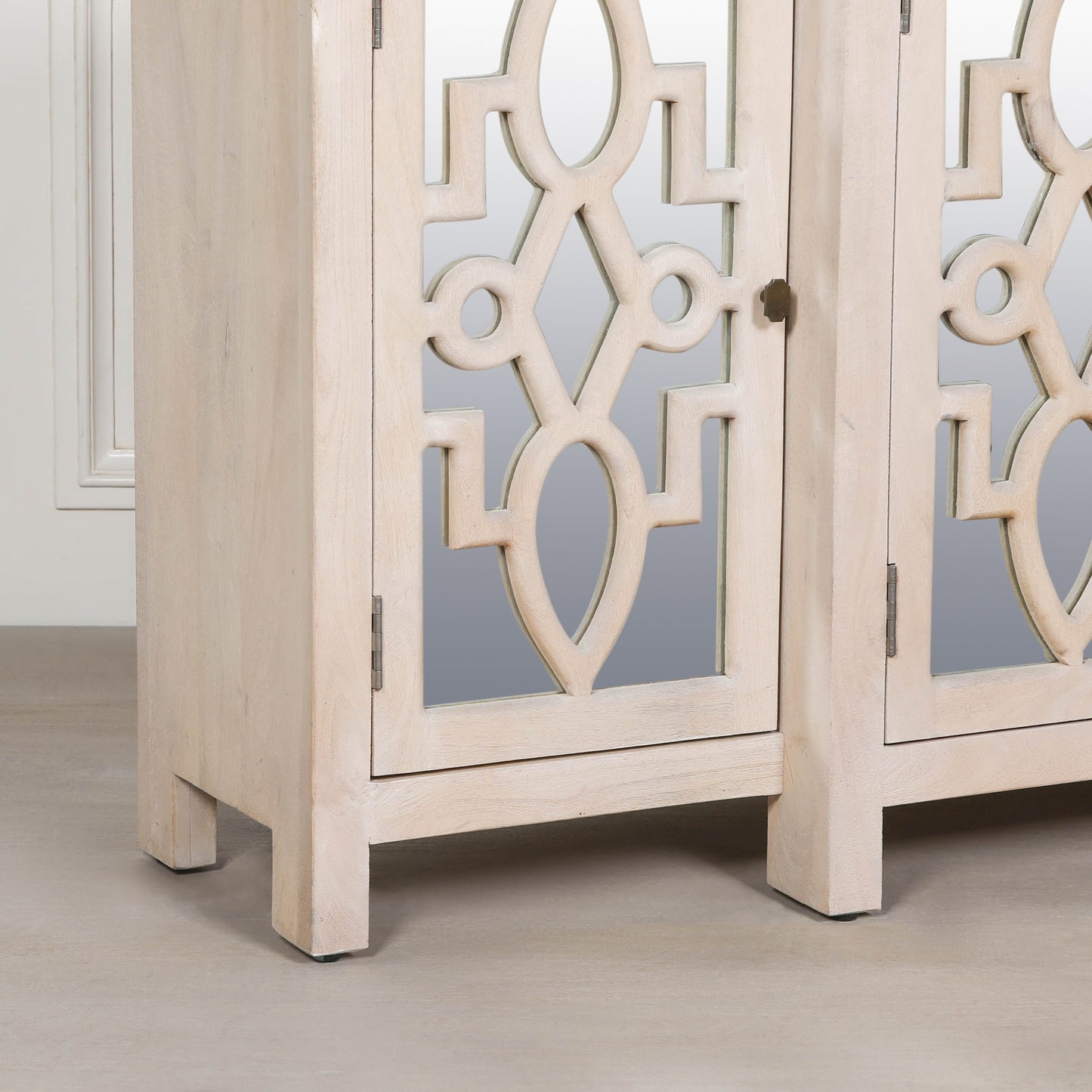 Solmere 4-Door Mirrored Breakfront Mango Wood Sideboard