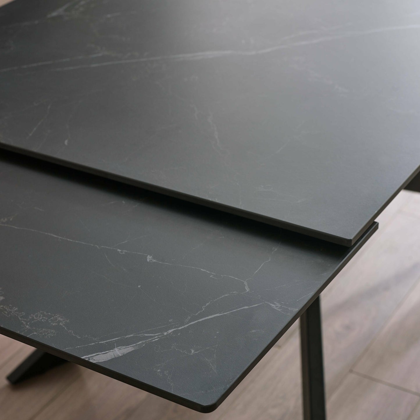 Osaka 1.6m Extendable Dining Table