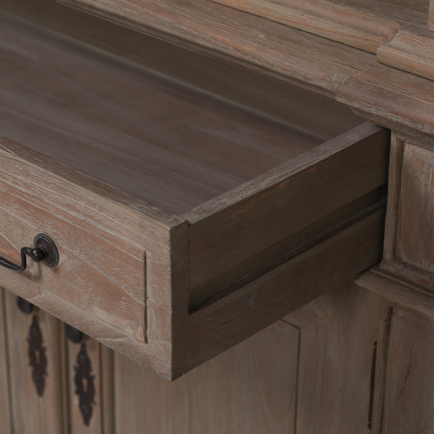 Arbouré Large White Cedar Bookcase with Ladder