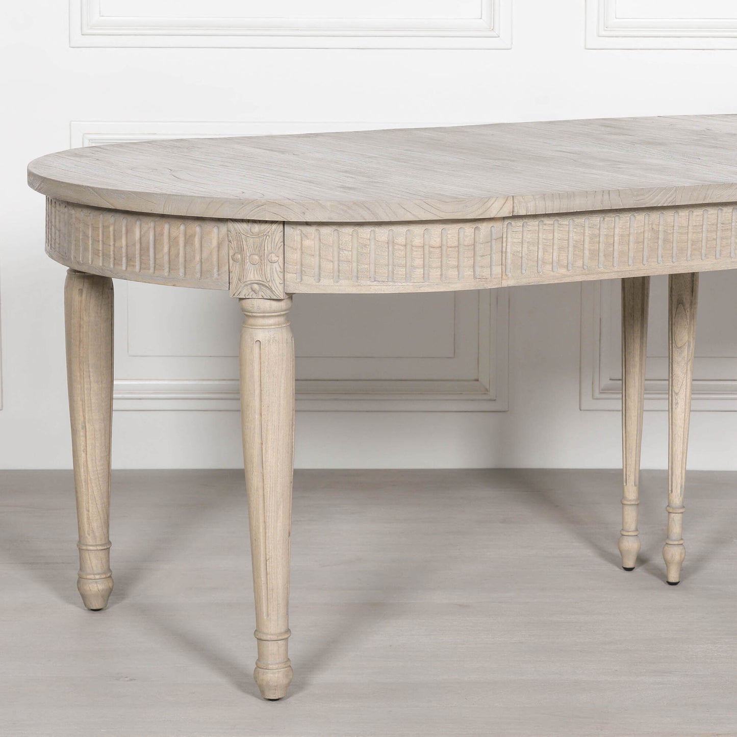 Elderwood 100–200cm Extendable Cedar Dining Table