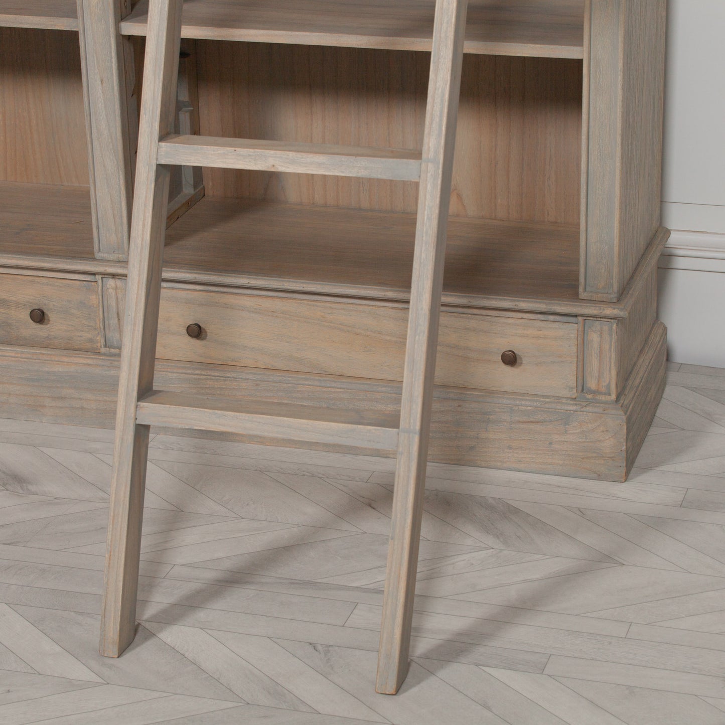 Arbouré Large Rustic White Cedar Bookcase with Ladder