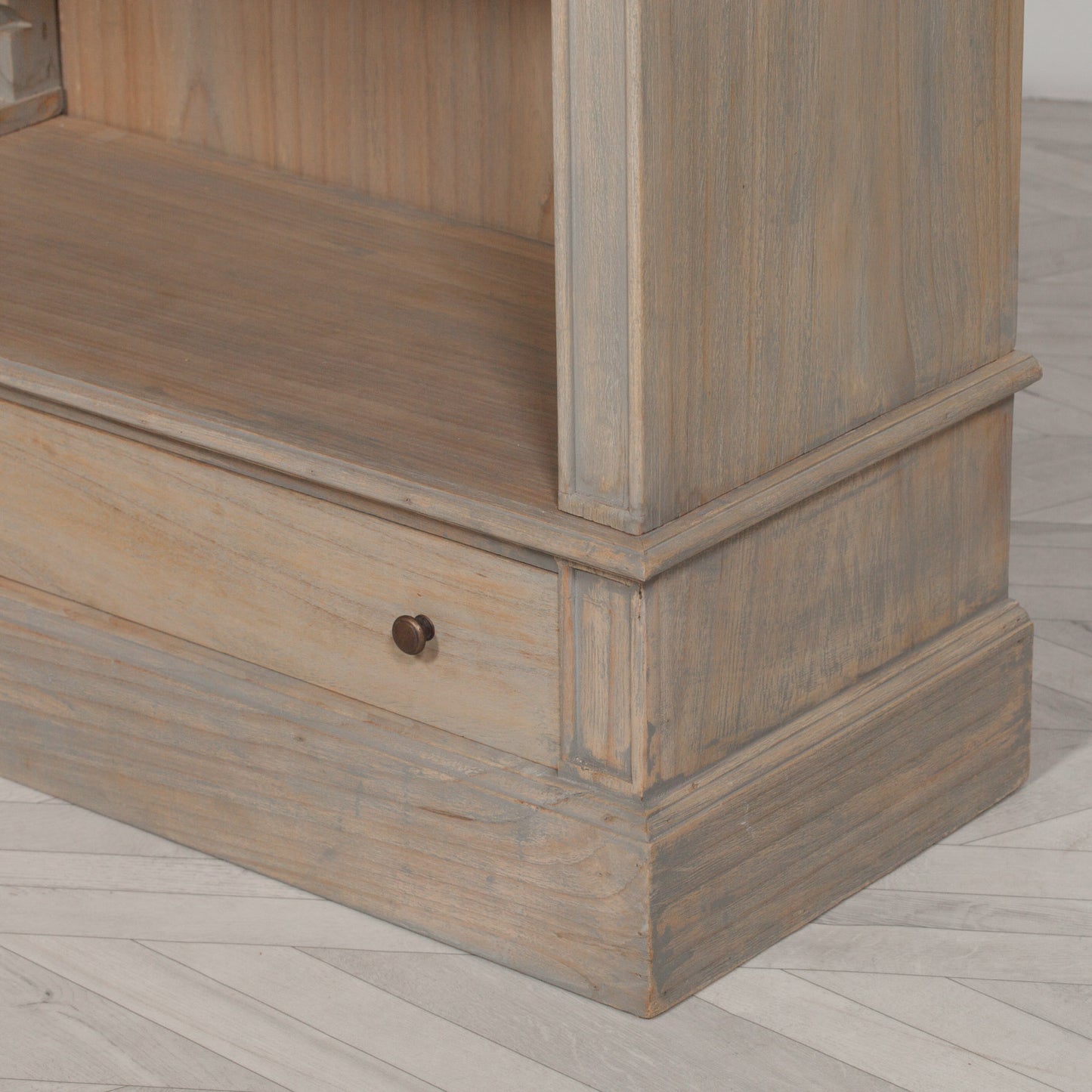 Arbouré Large Rustic White Cedar Bookcase with Ladder