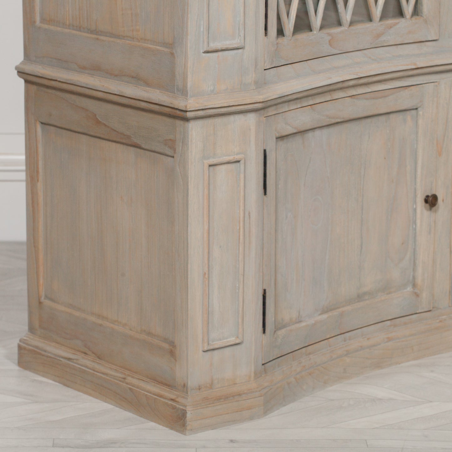 Arbouré White Cedar Concave Display Cabinet