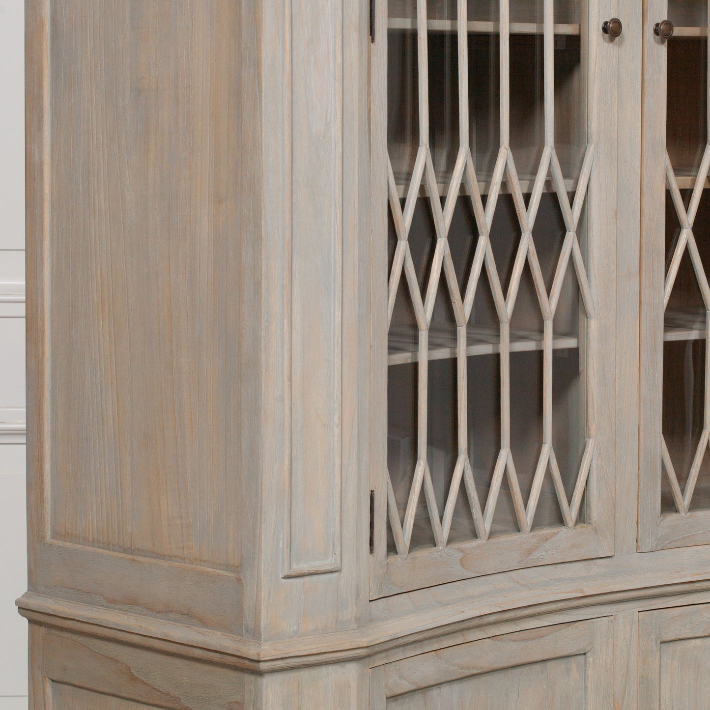 Arbouré White Cedar Concave Display Cabinet
