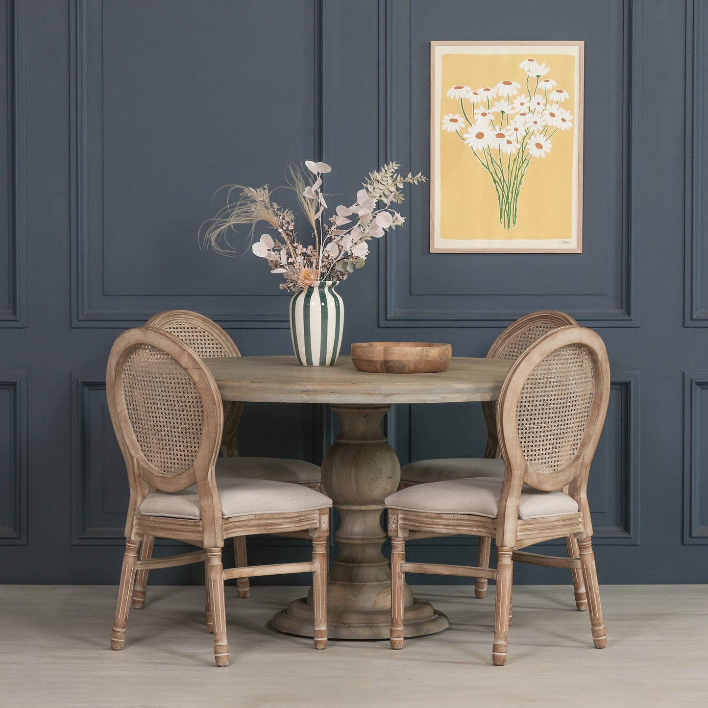 Ashwick 147cm Round Mango Wood Dining Table