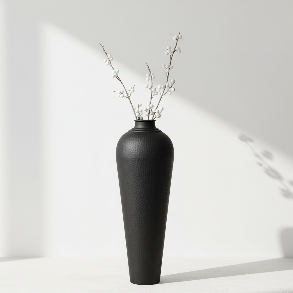 Hammered Matte Black Medium With Lid Vase